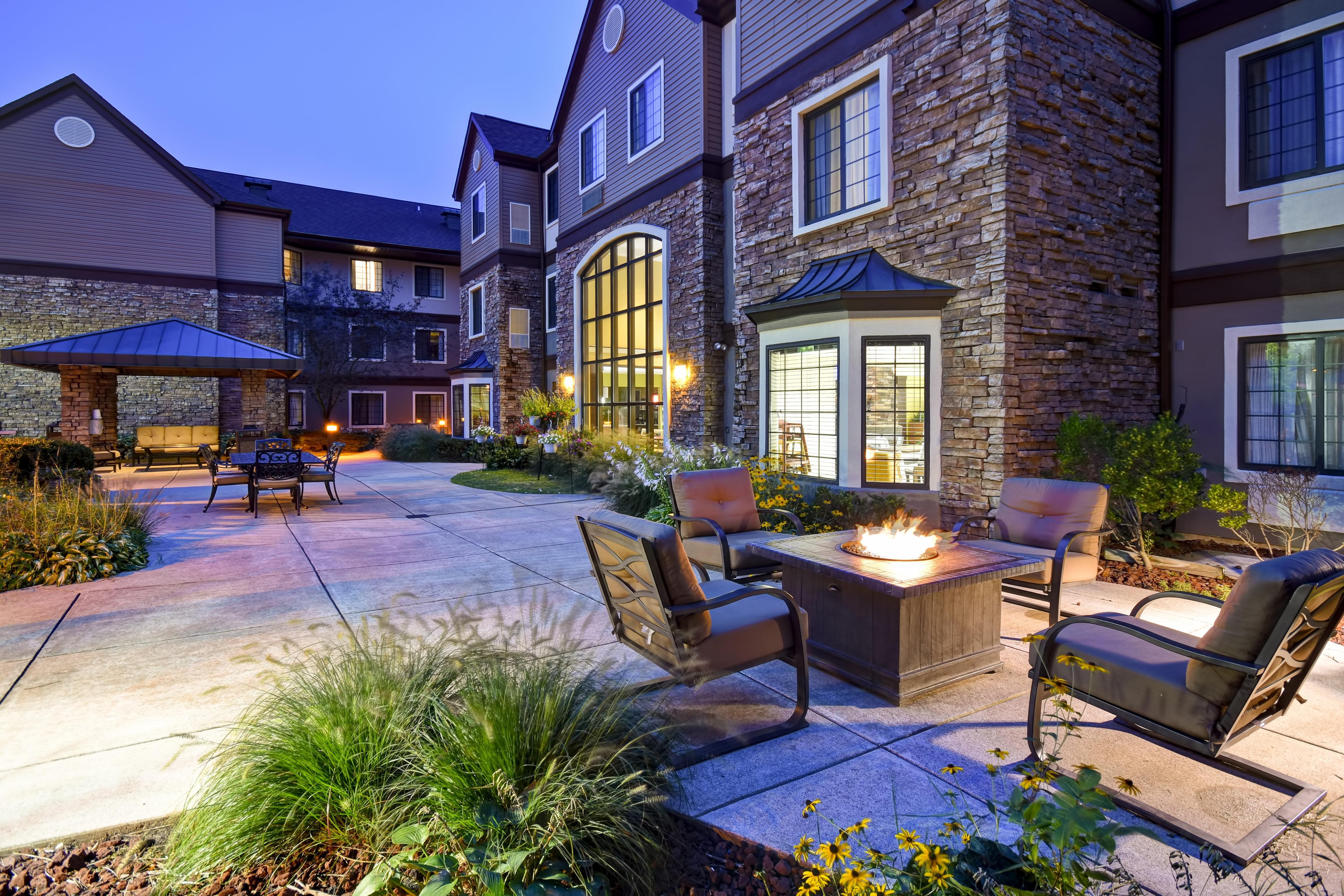 Staybridge Suites Grand Rapids-Kentwood By Ihg Cascade Exterior foto