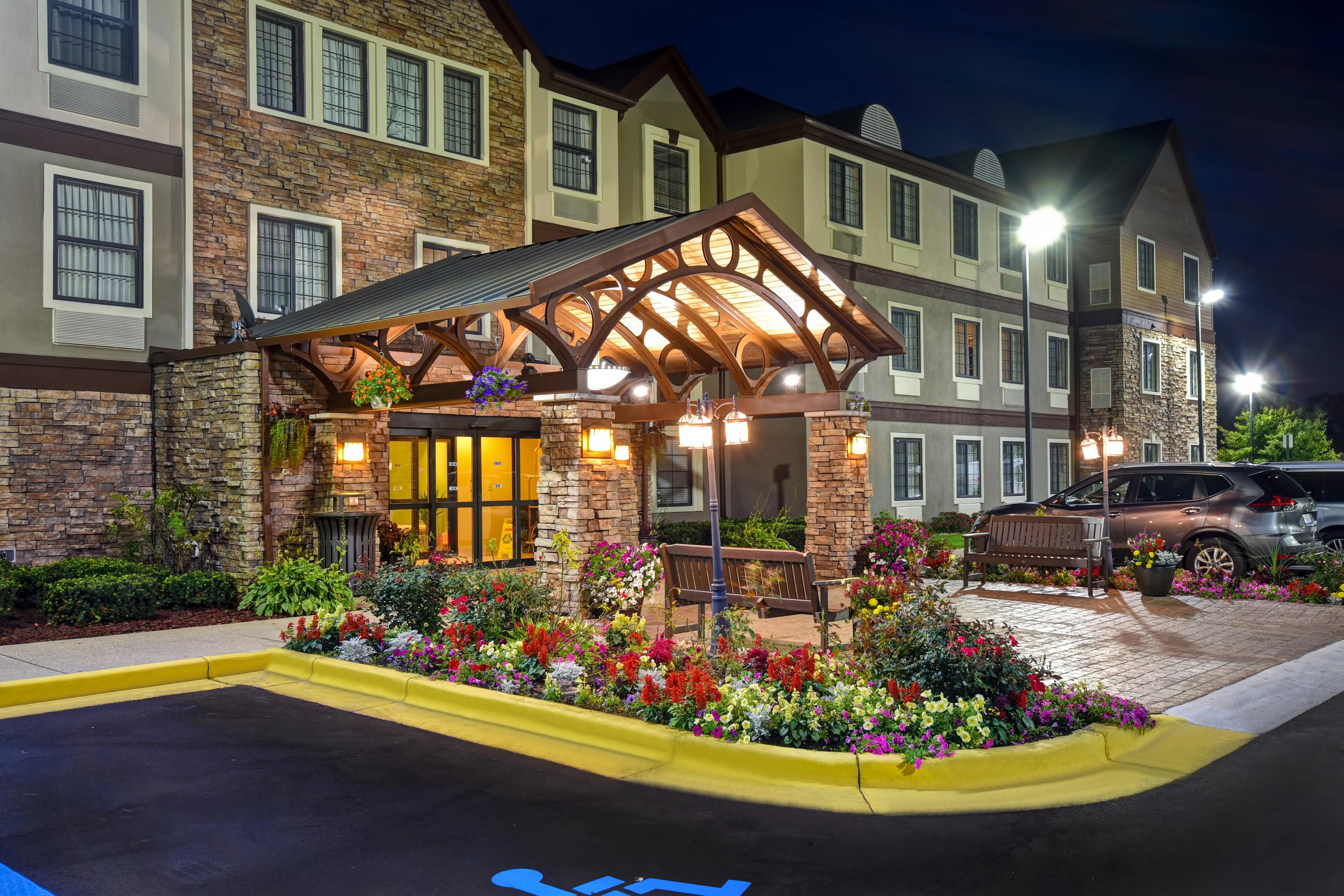 Staybridge Suites Grand Rapids-Kentwood By Ihg Cascade Exterior foto